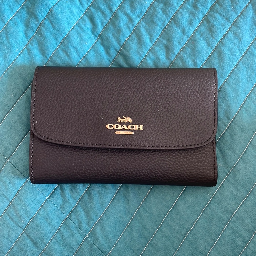 NWT Pebbled Genuine Leather Trifold Coach Wallet!